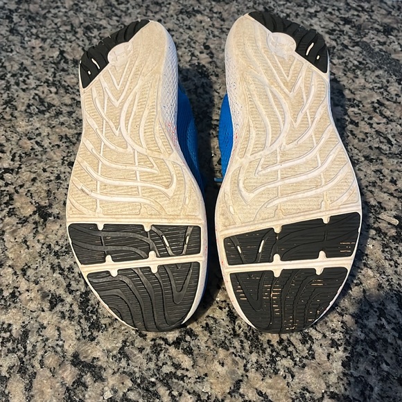 Kids Under Armor Sneakers. - Picture 5 of 7